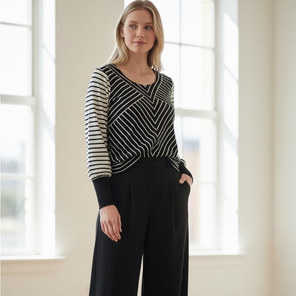 Karen Millen Tops - Karen Millen Black and White Top women’s size 6‎